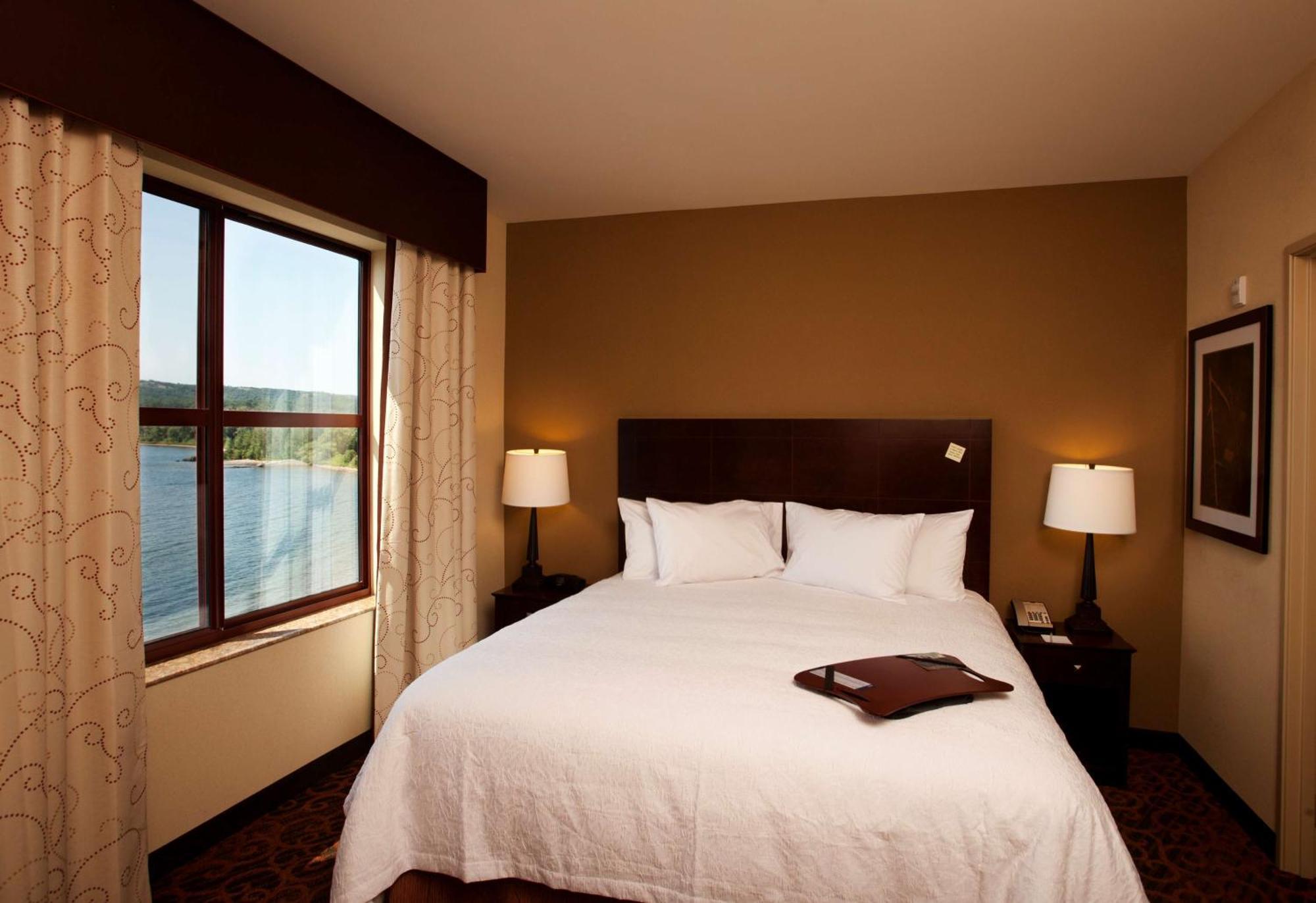 Hampton Inn Marquette-Waterfront Екстериор снимка