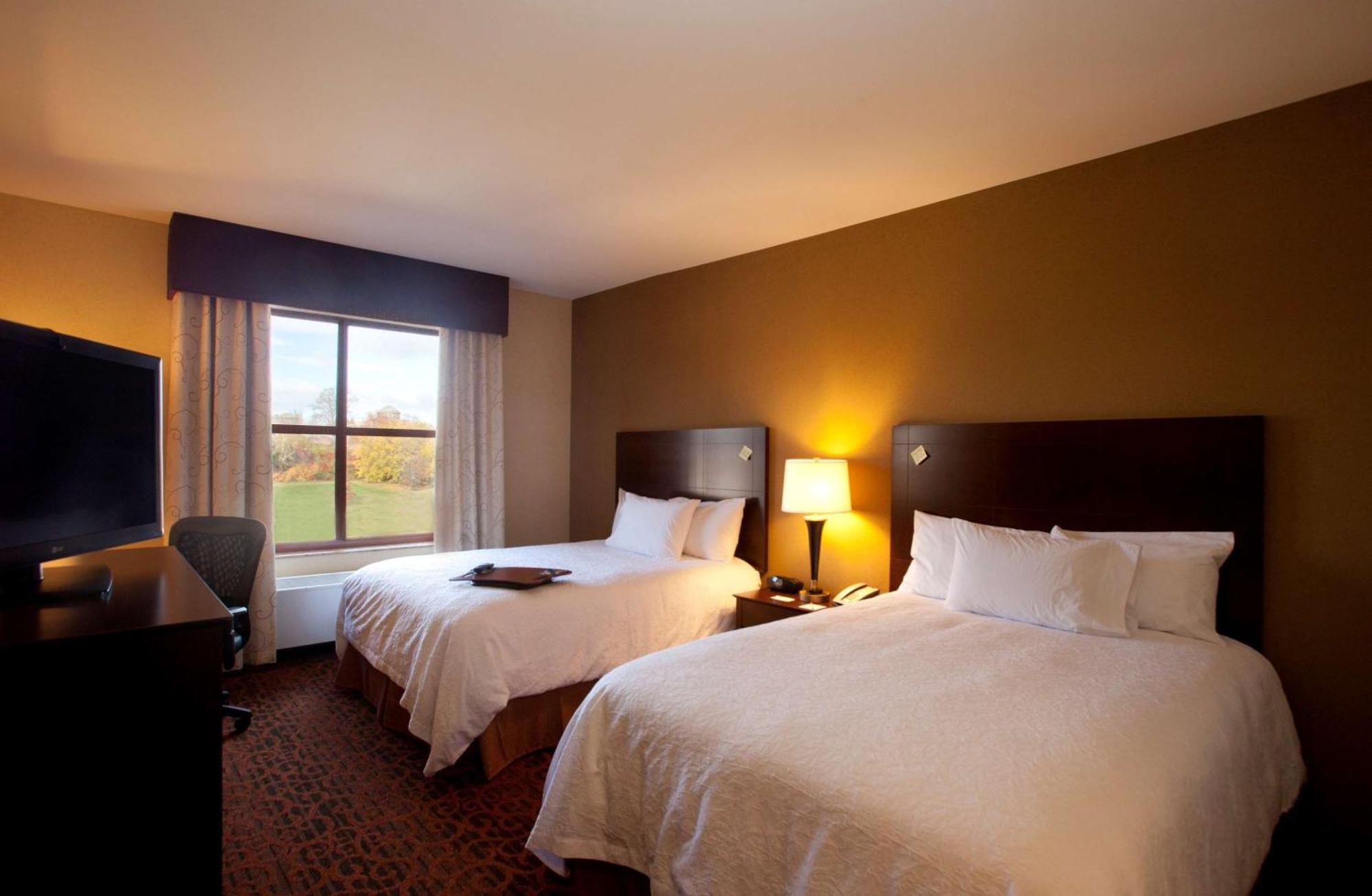 Hampton Inn Marquette-Waterfront Екстериор снимка