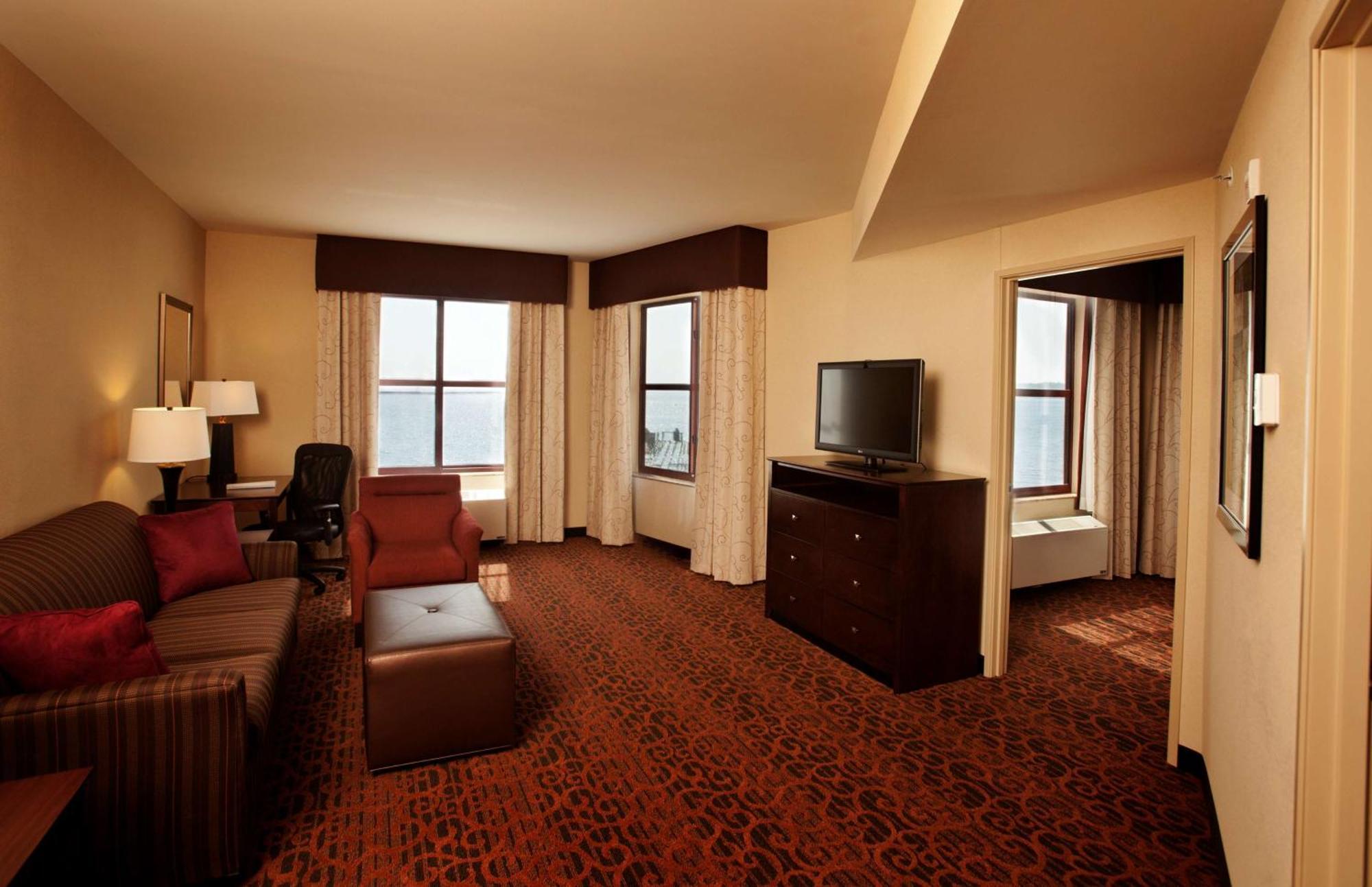 Hampton Inn Marquette-Waterfront Екстериор снимка