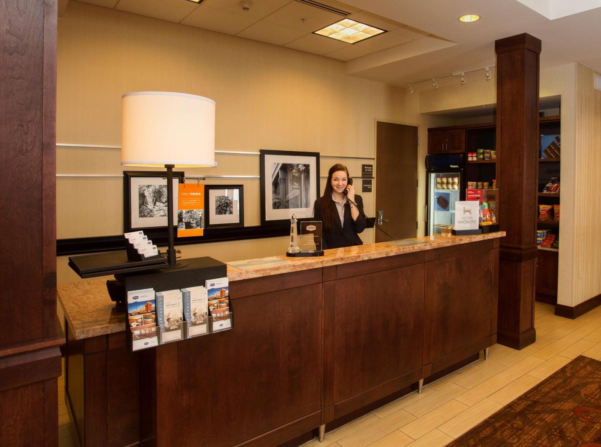 Hampton Inn Marquette-Waterfront Екстериор снимка