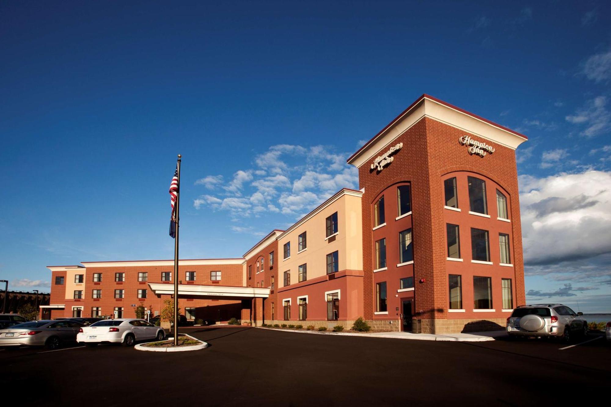 Hampton Inn Marquette-Waterfront Екстериор снимка